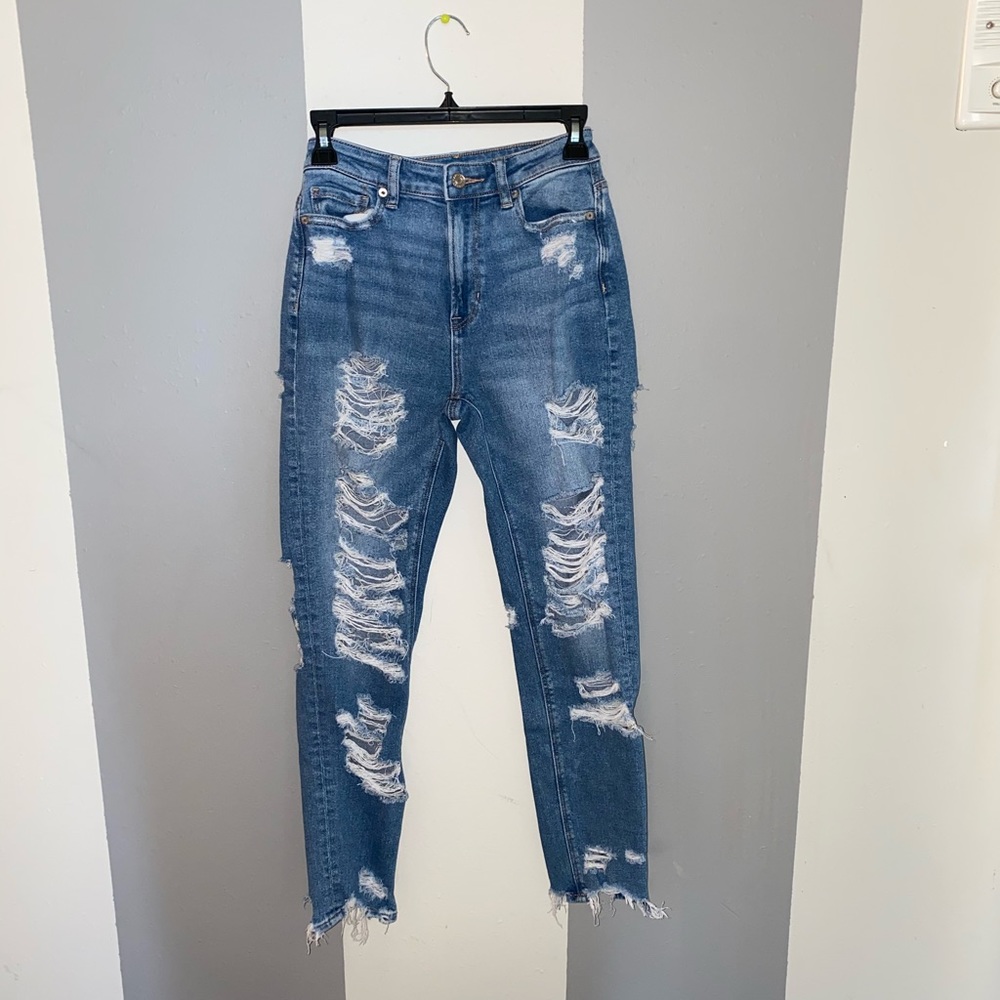 American Eagle Ripped Mom Jeans!